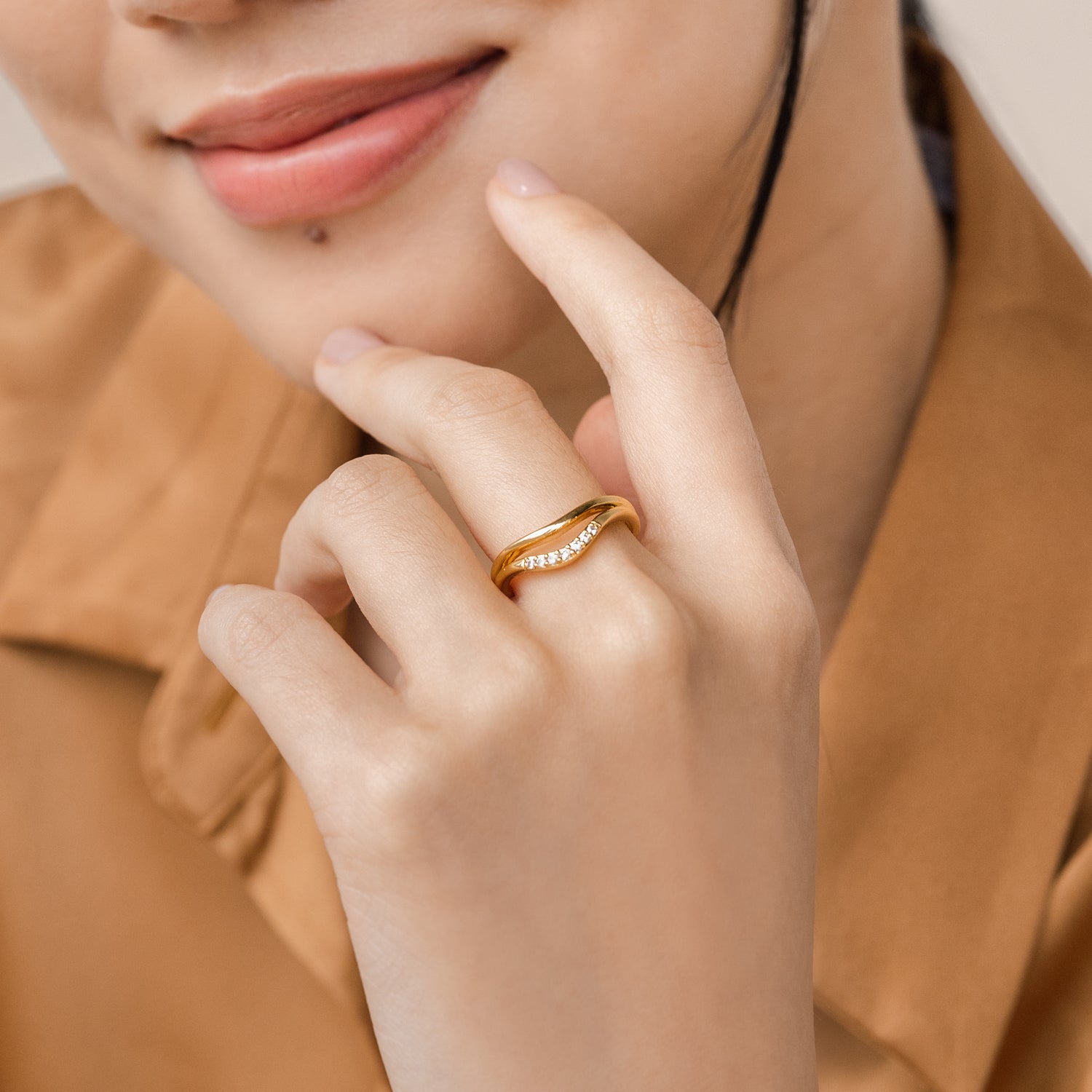 Elegant and minimalist ring. Model wears gold double ring set with cubic zircona stones